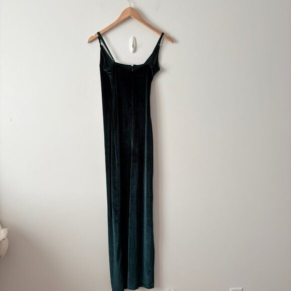Elegant Green Velvet Dress - Picture 7 of 9